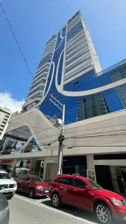 Ótimo apartamento,mobiliado,com área de lazer,pertinho do mar.
