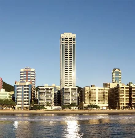 Empreendimento na quadra mar,completo lazer,no centro de Itapema.