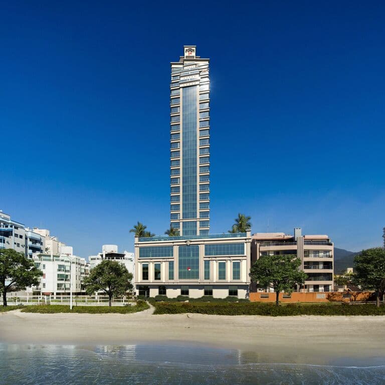 Empreendimento frente mar,completa área de lazer.