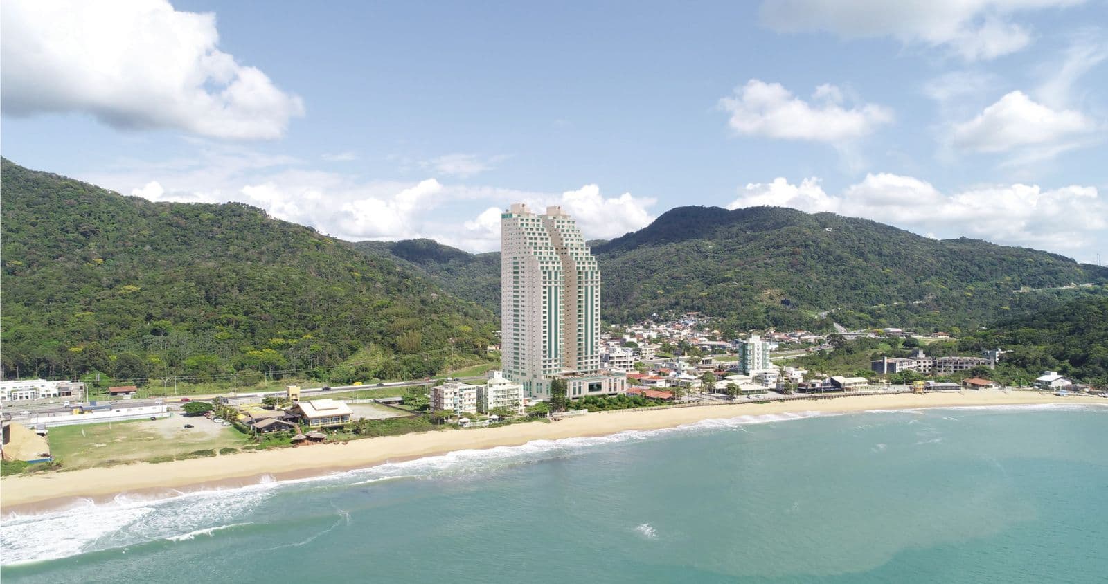 Empreendimento frente mar,completa e ampla área de lazer.
