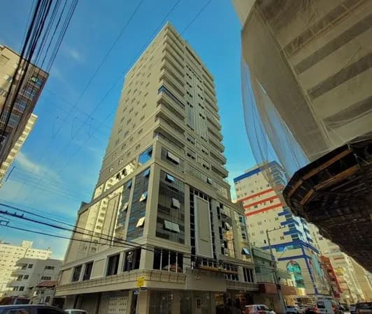 Ótimo empreendimento,bem localizado,em Meia Praia.