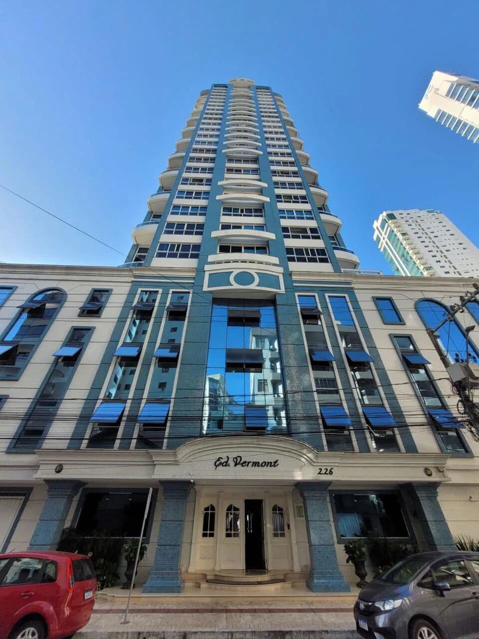 Apartamento mobiliado,pronto para morar,centro de Balneário Camboriú.
