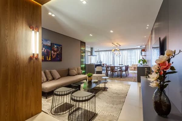 Apartamento decorado,ótimo lazer,na Praia Brava.