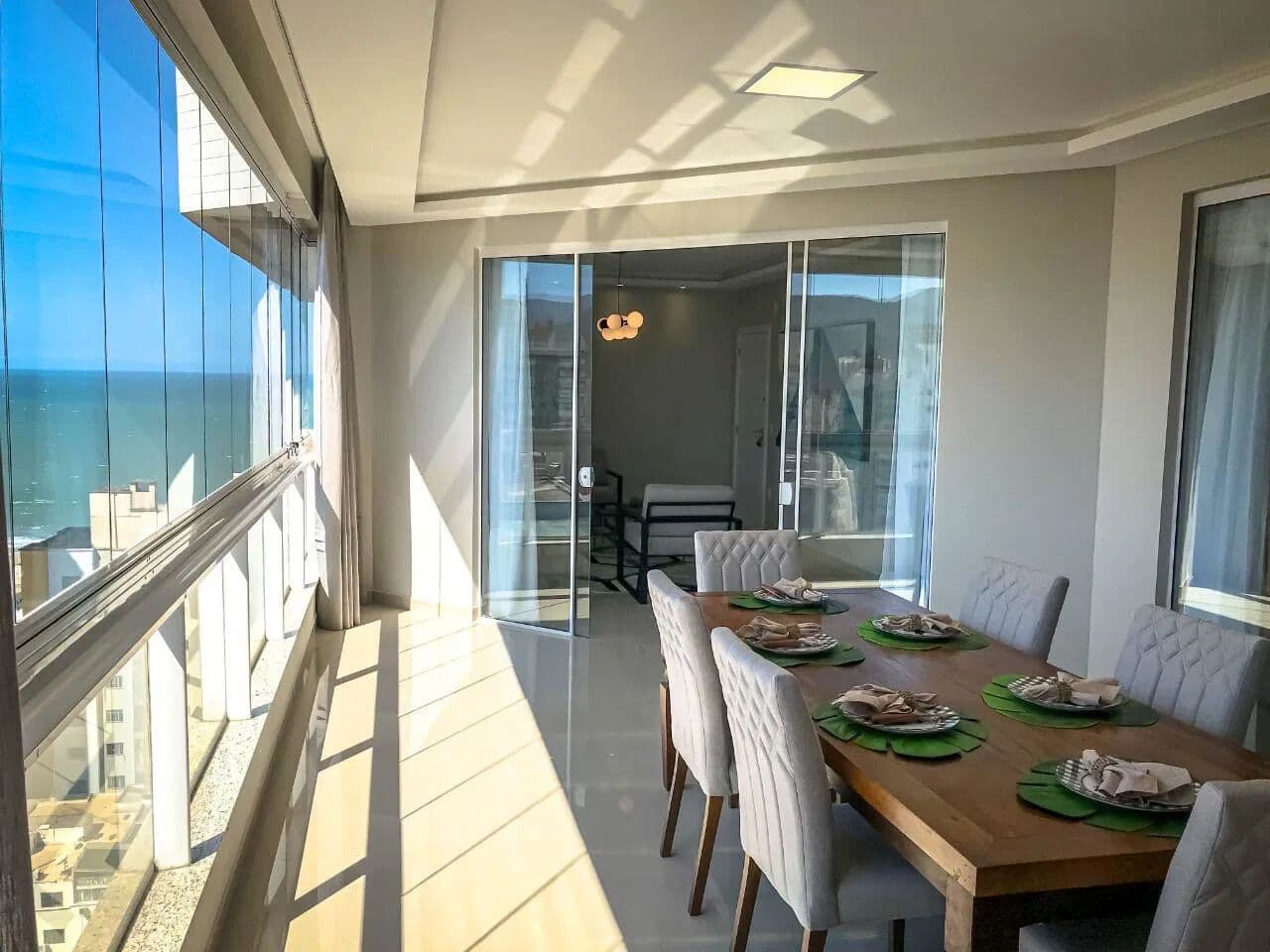 Lindo apartamento,bem mobiliado,com lazer,em Meia Praia.