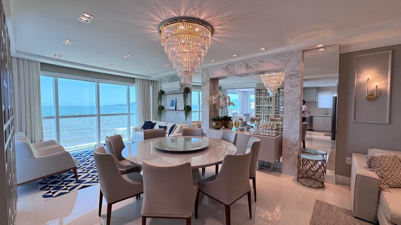 Apartamento finamente mobiliado e decorado,frente mar.