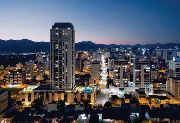 Empreendimento ótimo,localizado em Meia Praia,com completo lazer.