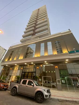 Ótimo apartamento,com área de lazer completa em Meia Praia.