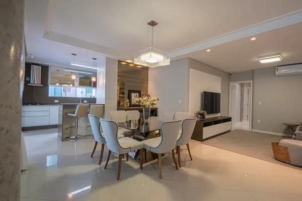 Apartamento bem mobiliado,ótima localização e completo lazer.