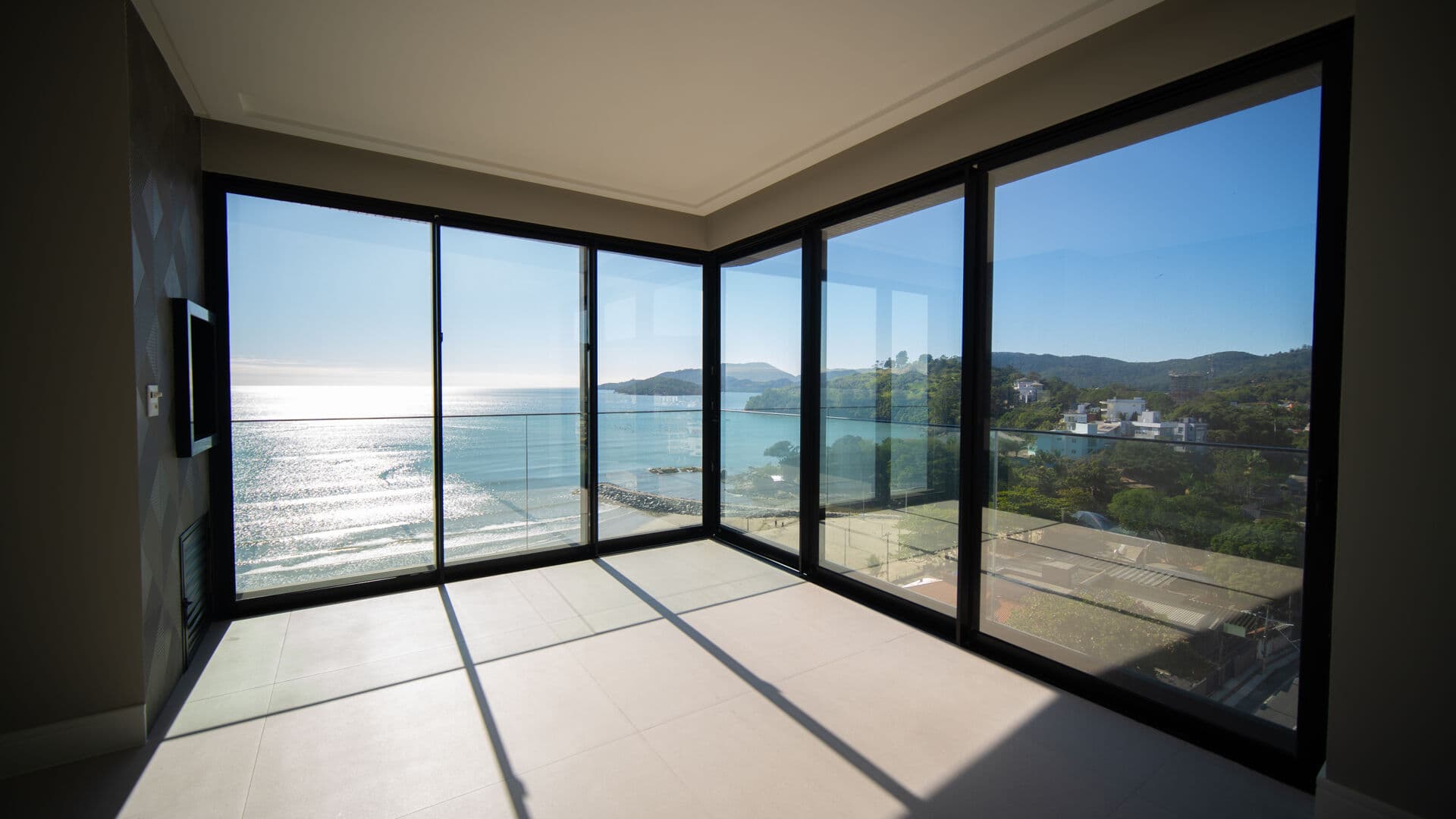 Apartamento frente mar,em Porto Belo,com área de lazer.