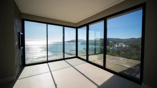 Apartamento frente mar,em Porto Belo,com área de lazer.