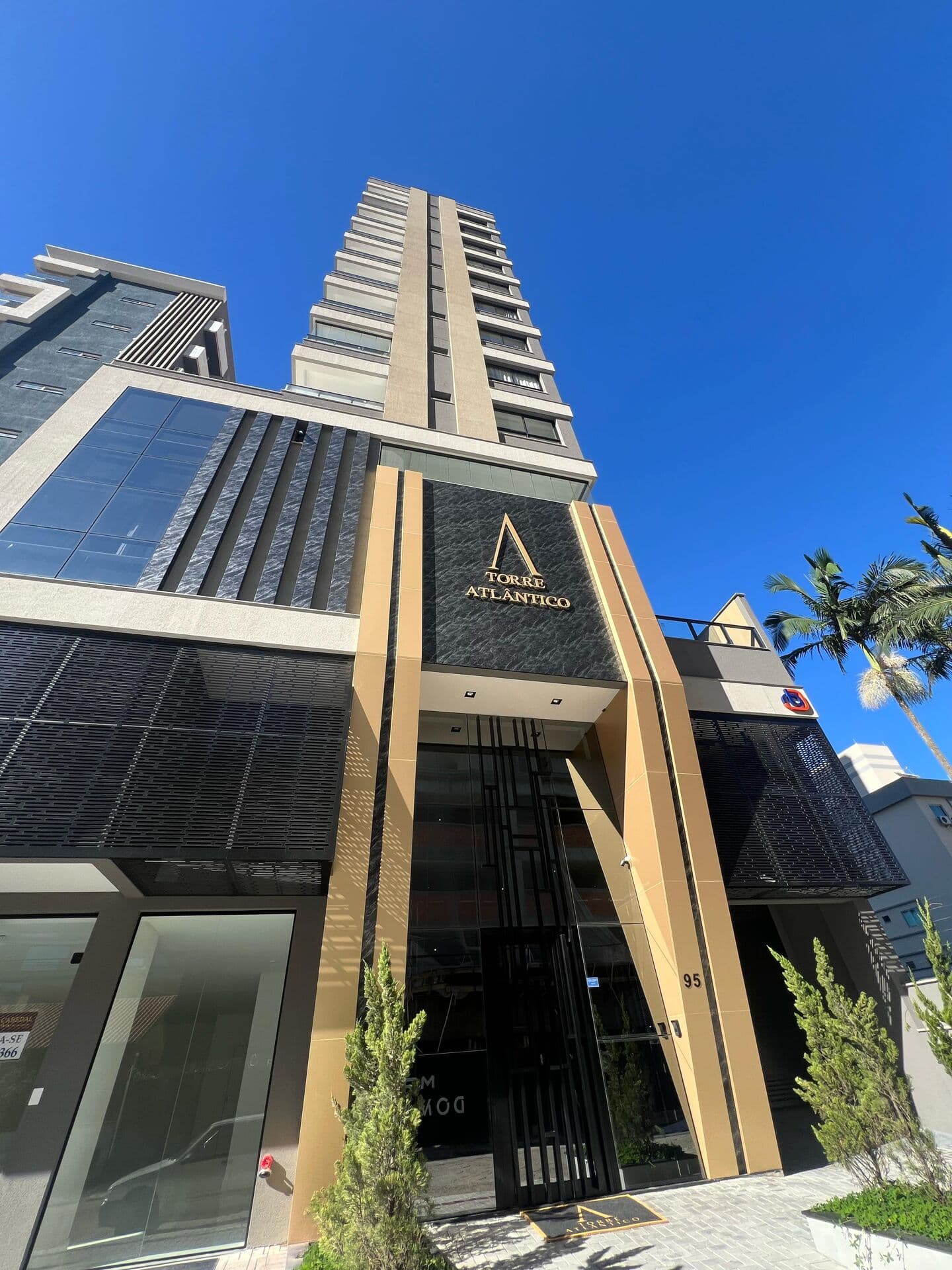 Excelente apartamento,com área de lazer,localizado em Perequê.