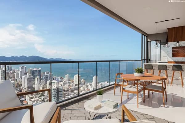 Empreendimento com vista para o mar,com ótima área de lazer.