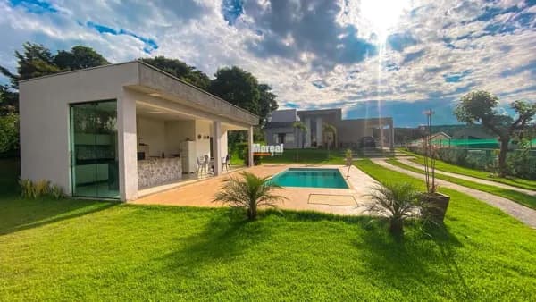 Casa em condomínio com amplo terreno e lazer completo em Lagoa Santa - Condomínio Champagne