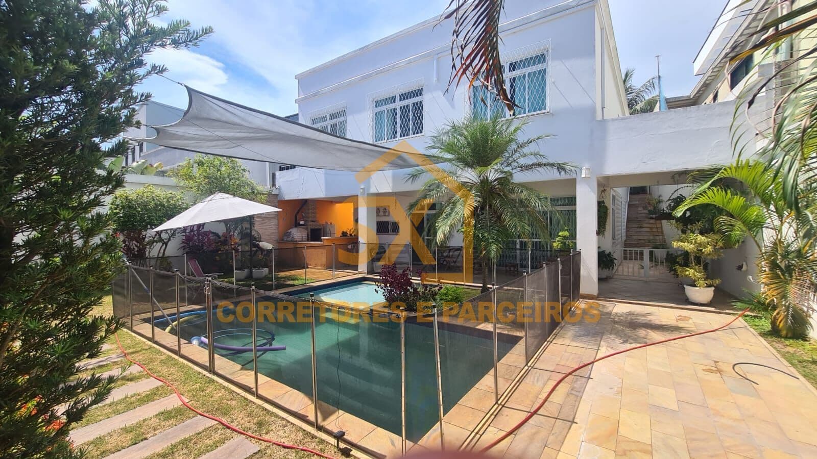 Maravilhosa Casa Duplex, com 4 quartos, 2 suítes, Jardim Guanabara - Rio de Janeiro