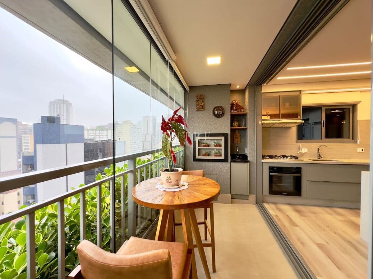 Apartamento Mobiliado em Andar Alto com Vista para a Cidade 3 Dormitórios e 2 Suítes no Centro