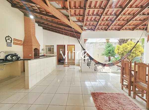 Casa à venda no bairro Santa Mônica em Uberlândia/MG