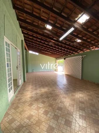 Casa à venda no bairro Santa Mônica em Uberlândia/MG
