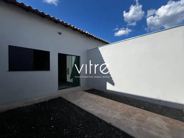 Casa à venda no bairro Jardim Holanda em Uberlândia/MG