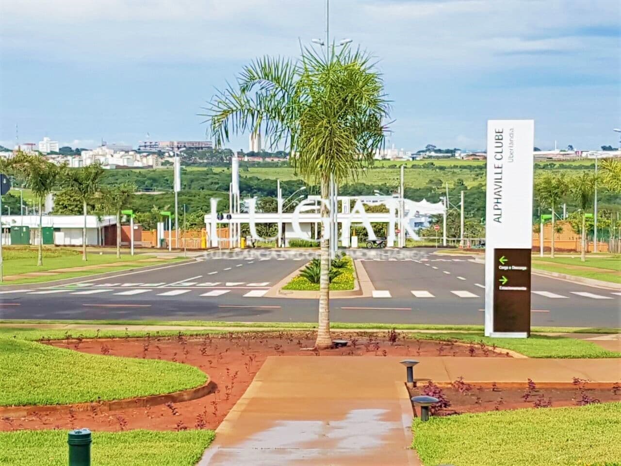 Terreno à venda em Condomínio no bairro Granja Marileusa em Uberlândia.