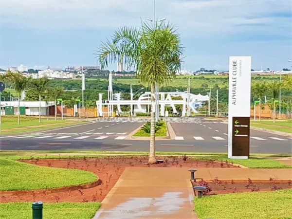 Terreno à venda em Condomínio no bairro Granja Marileusa em Uberlândia.