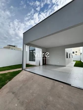 Casa à venda no bairro Jardim Holanda em Uberlândia/MG