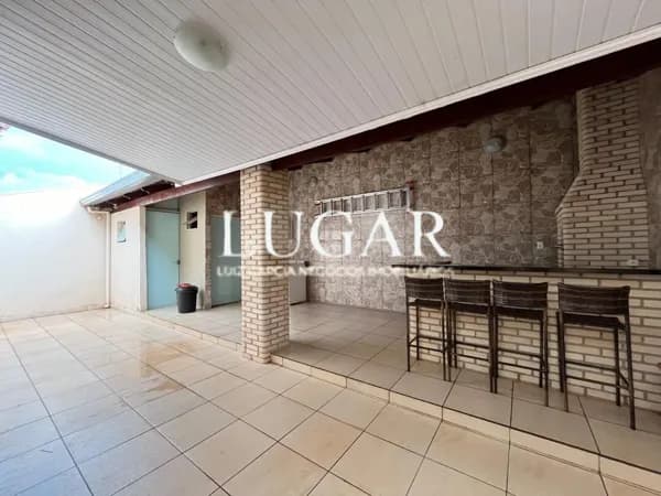 Casa à venda no bairro Jardim Holanda em Uberlândia/MG