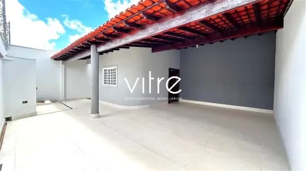 Casa à venda no bairro Segismundo Pereira em Uberlândia/MG