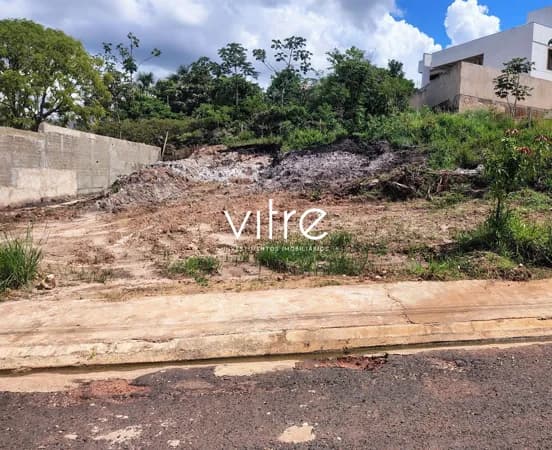 Terreno à venda no bairro Jardim Karaíba em Uberlândia/MG