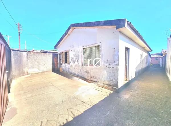 Casa à venda no bairro Segismundo Pereira em Uberlândia/MG