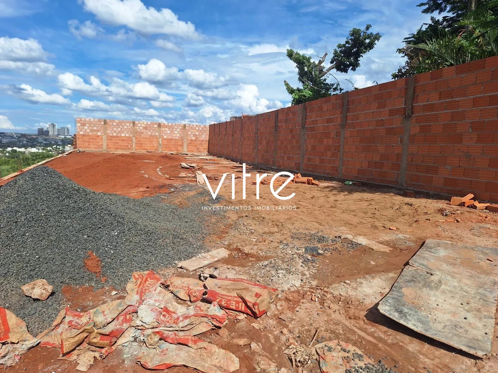 Terreno à venda no bairro Cidade Jardim em Uberlândia/MG