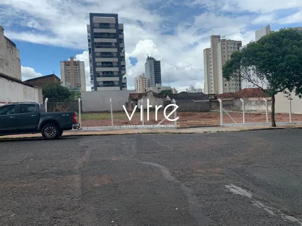 Terreno à venda no bairro Osvaldo Rezende em Uberlândia/MG