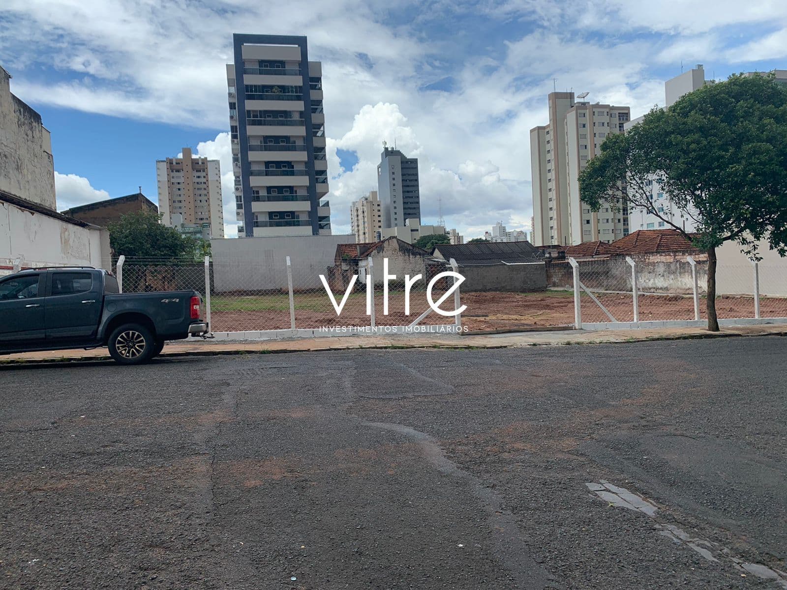 Terreno à venda no bairro Osvaldo Rezende em Uberlândia/MG