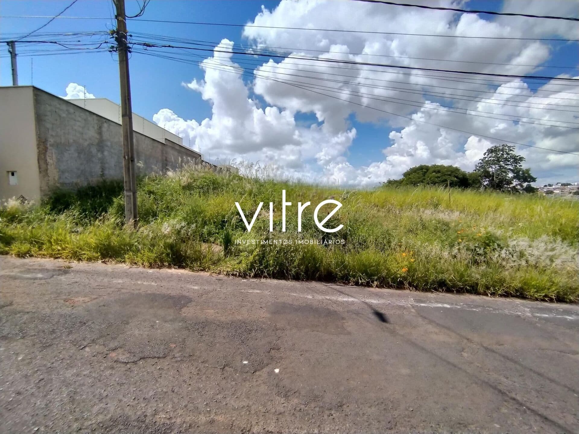 Terreno à venda no bairro Jardim Karaíba em Uberlândia/MG
