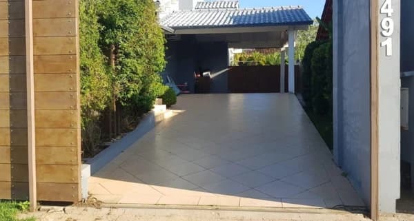 Casa à venda no bairro Linha Santa Cruz em Santa Cruz do Sul/RS