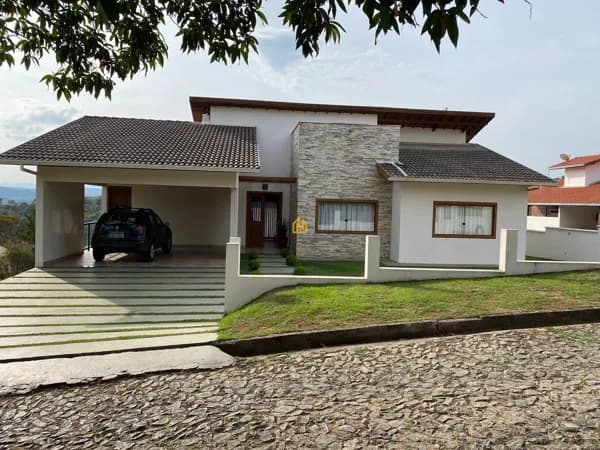 Casa novíssima a venda no condomínio Paragem do Tripuí