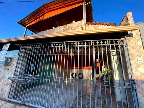 Ampla Casa com 2 Andares e Ótima Estrutura em Cachoeira do Campo!
