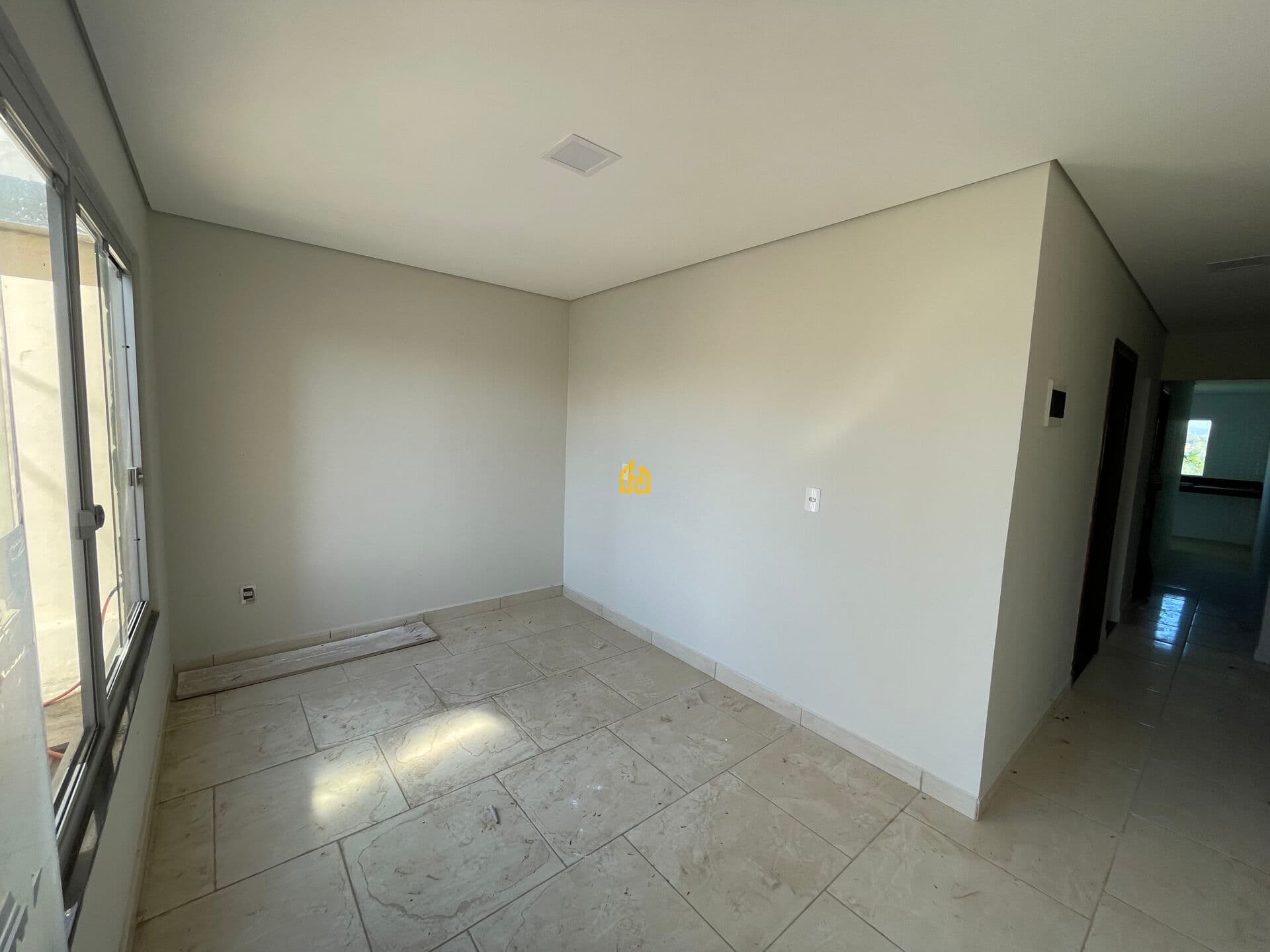 Casa nova de 2 quartos com garagem eportão eletrônico