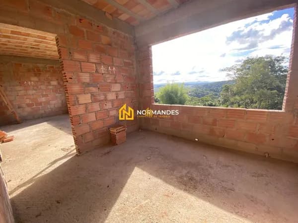 Casa em Construção à Venda: Excelente Localização com Vista Definitiva