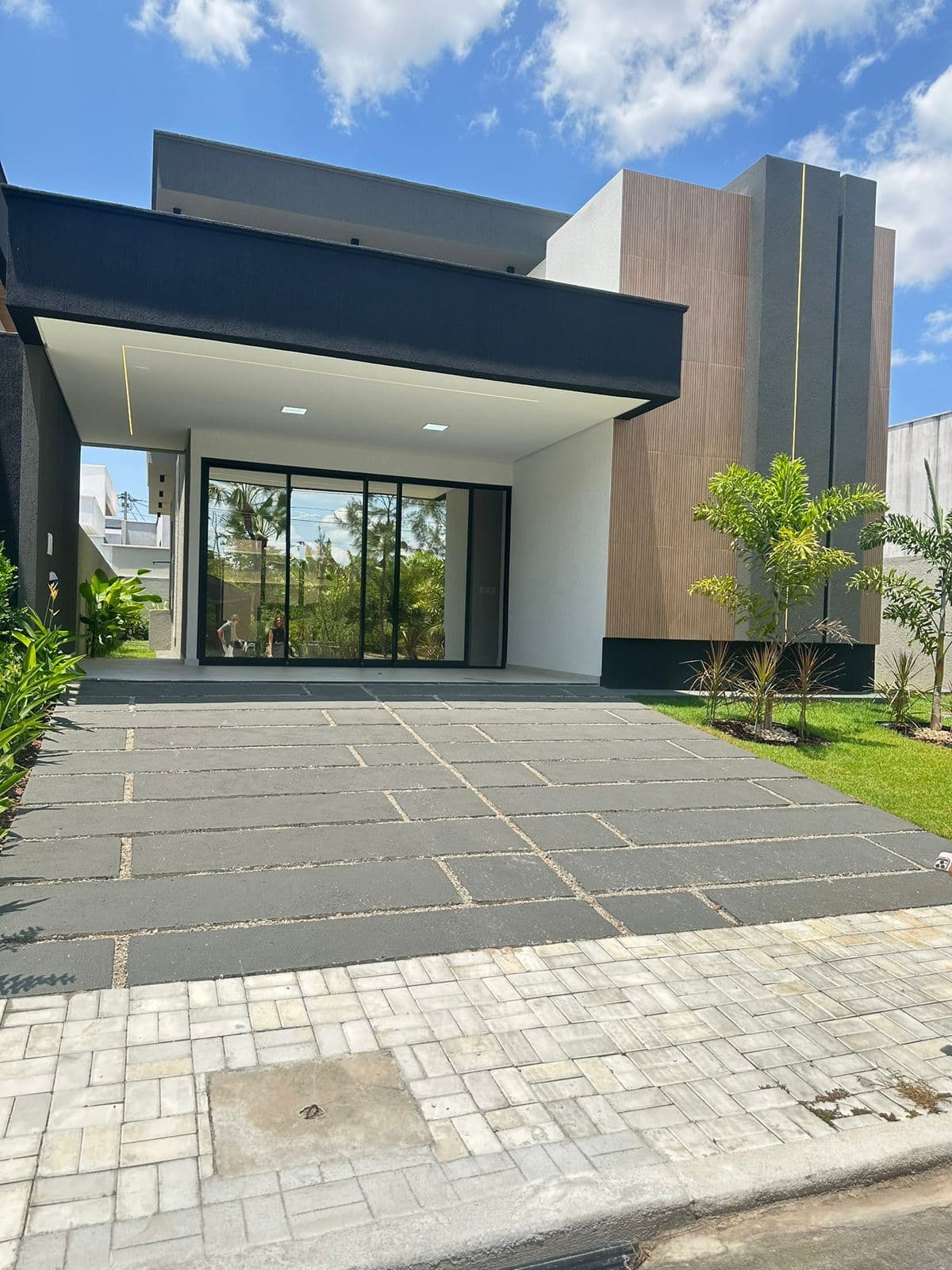 Casa de Alto Padrão à Venda no Condomínio Terra Brasilis Jardins do Lago – 3 Suítes | Piscina