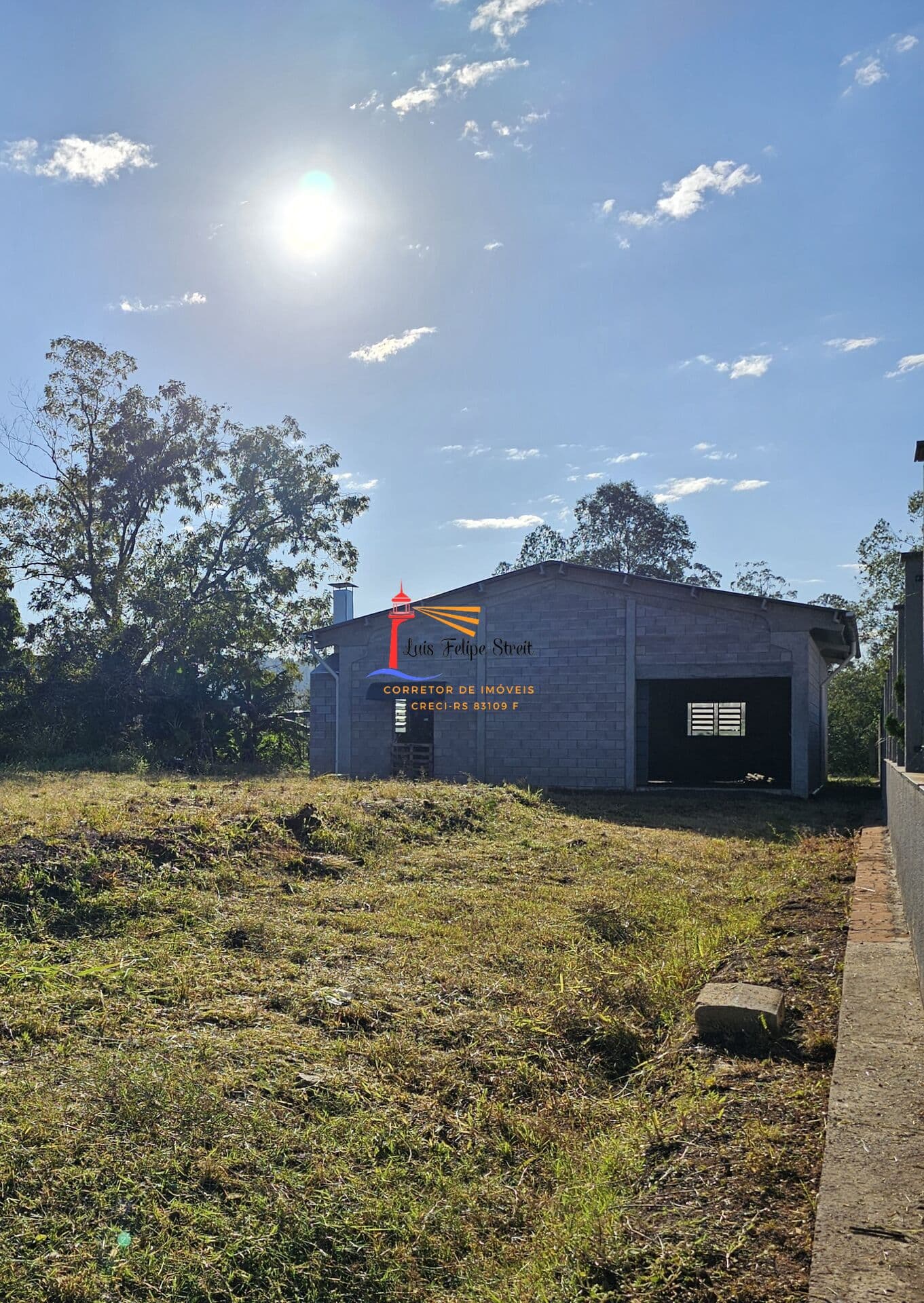 Pavilhão à venda no centro de Pareci Novo/RS