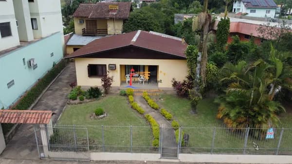 Casa à venda no centro de Harmonia/RS