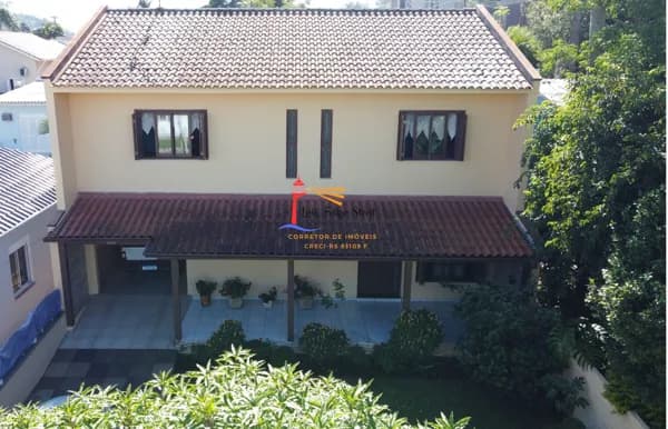 Casa de dois pisos à venda na Vila Progresso em São Sebastião do Caí/RS