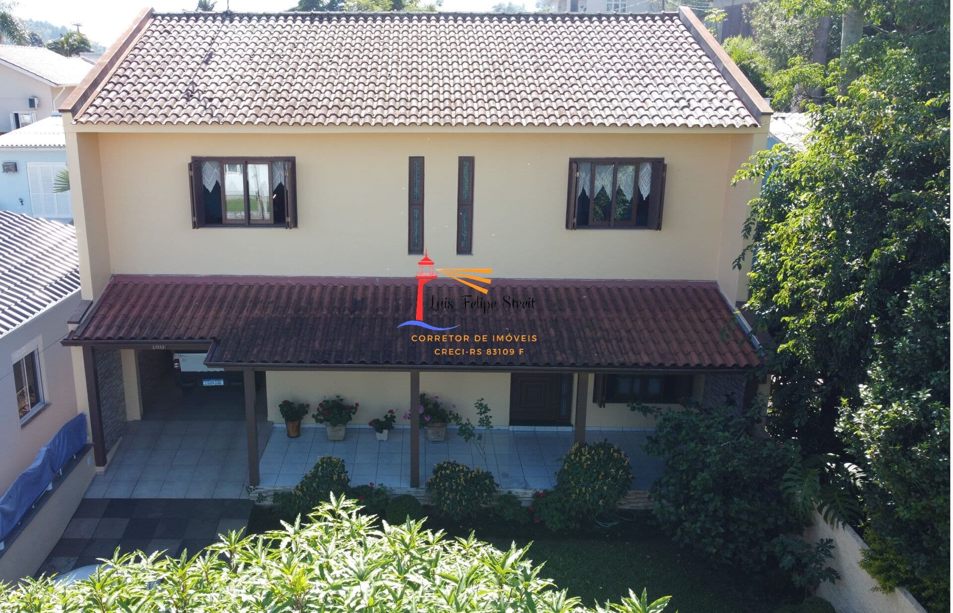 Casa de dois pisos à venda na Vila Progresso em São Sebastião do Caí/RS