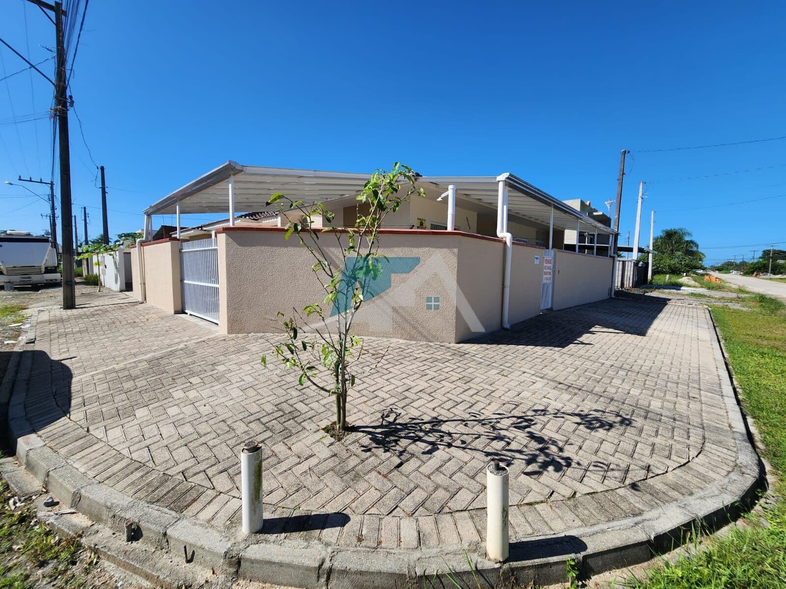 Casa a venda com 03 Quartos em Itapoá Sc