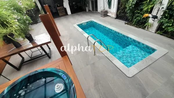 Casa em Santana de Parnaíba - Alphaville