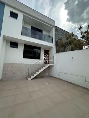 Casa 03 quartos á venda no bairro Europa em Contagem - MG