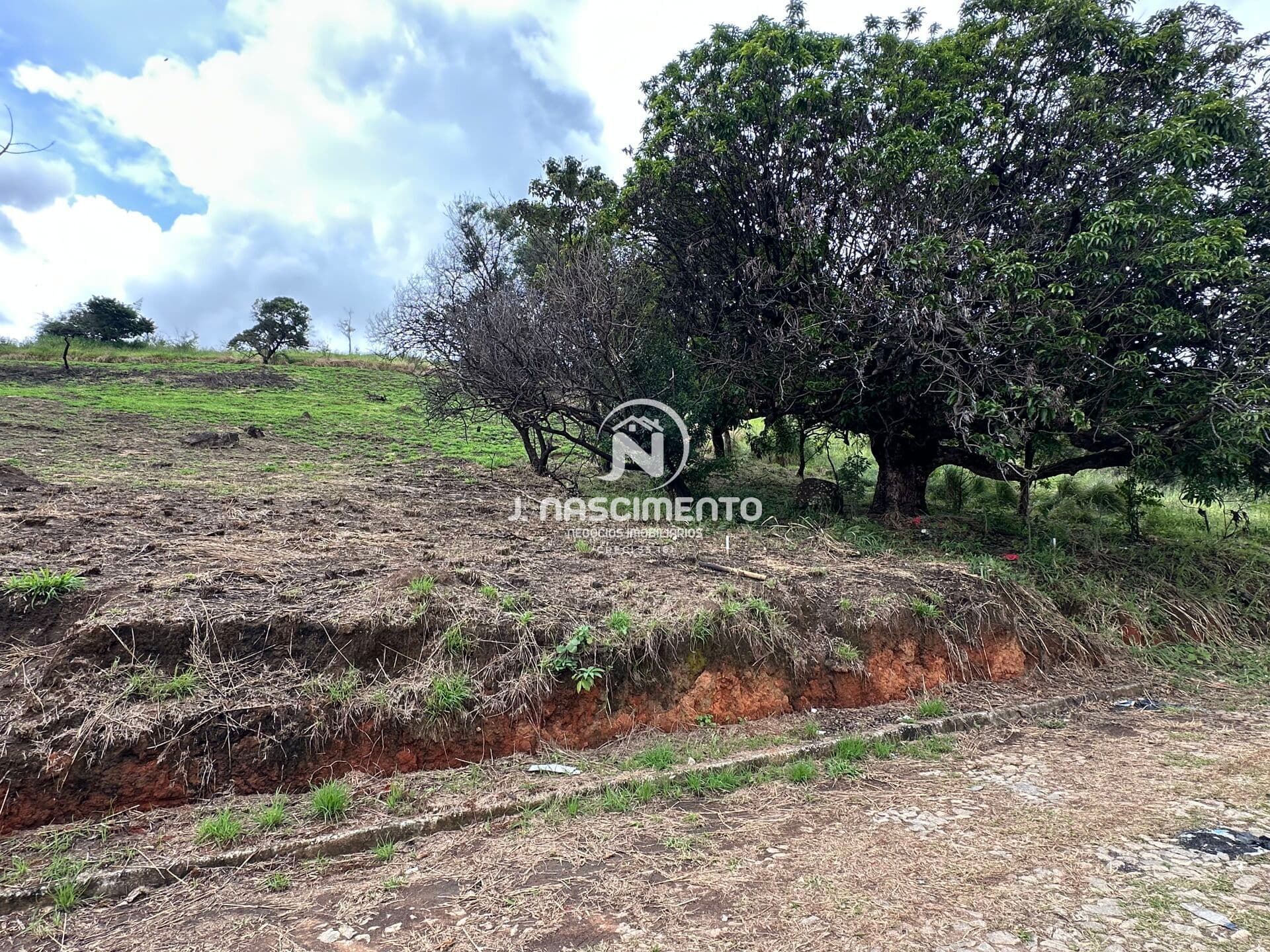 Lote de 791m2 a venda no bairro Tropical em Contagem