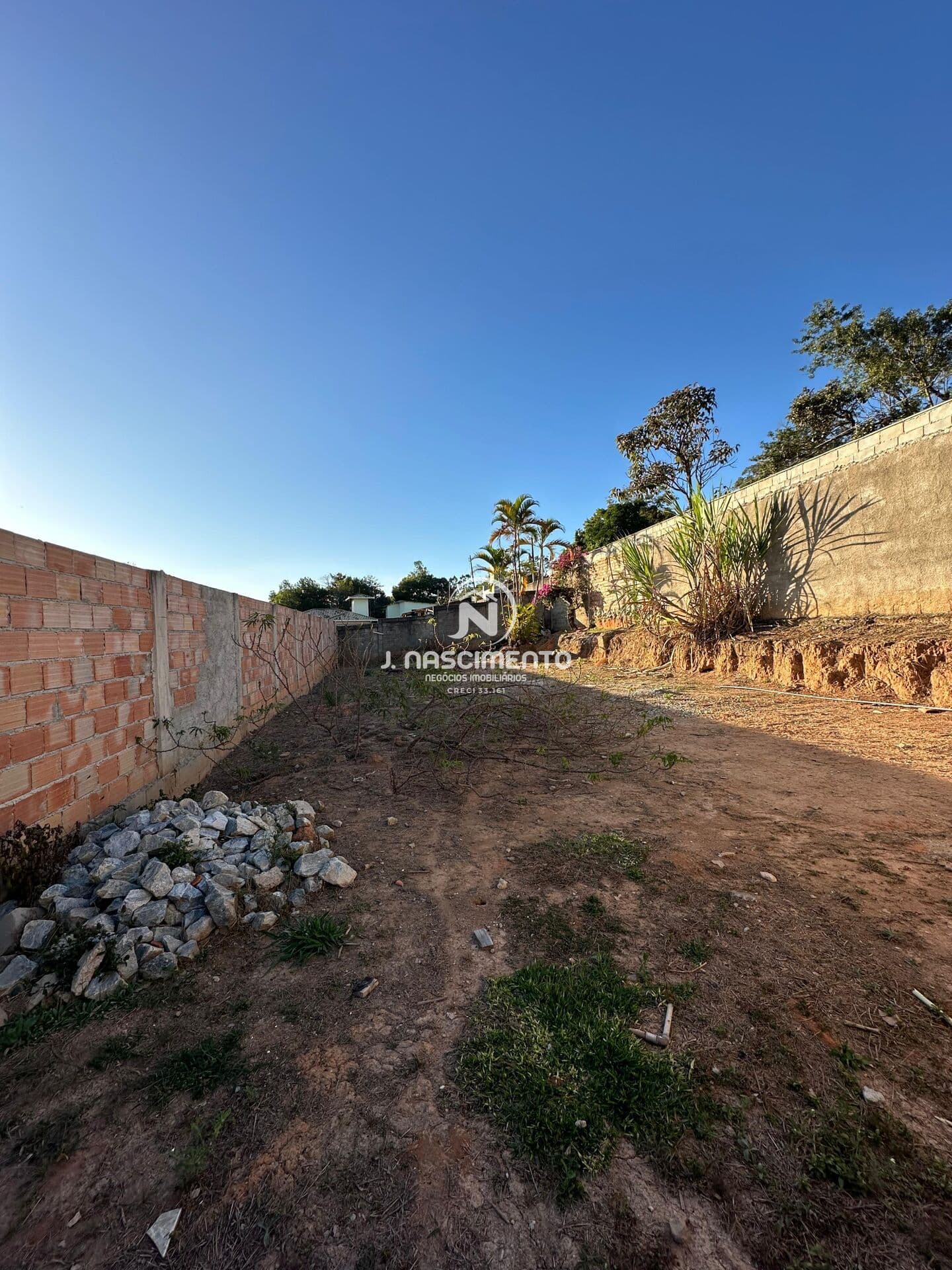 Lote a venda em condomínio no bairro Estâncias Imperiais em Contagem - MG