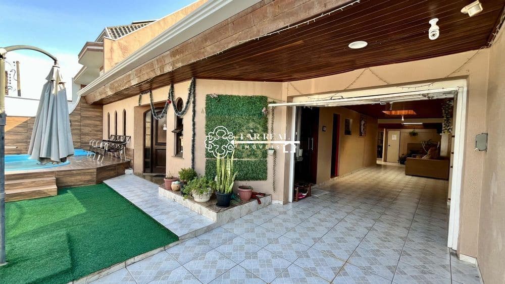 Casa com piscina com 03 dormitórios no Aviação em São José dos Pinhais