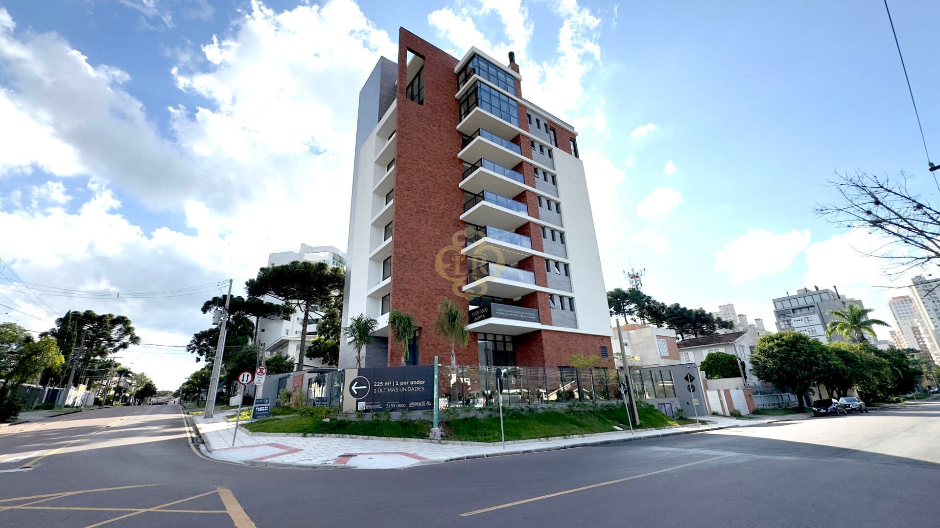 Apartamento Alto Padrão com 3 suítes em Cabral, Curitiba/PR
